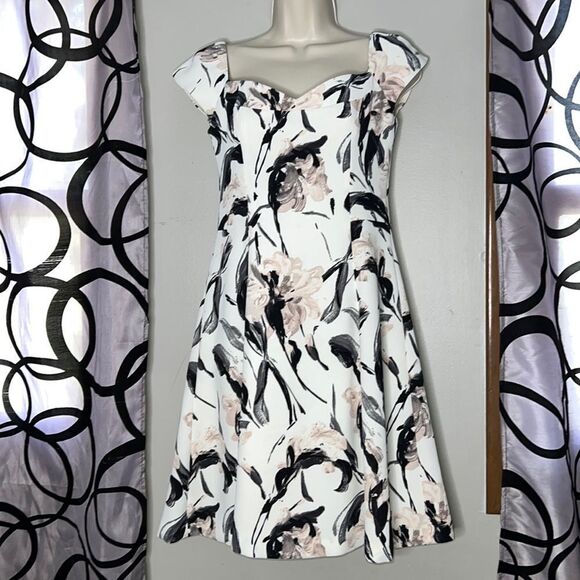 Zara Dresses & Skirts - ZARA ECRU FLORAL PRINTED DRESS W/ BOAT NECK & ZIP BACK SIZE S
